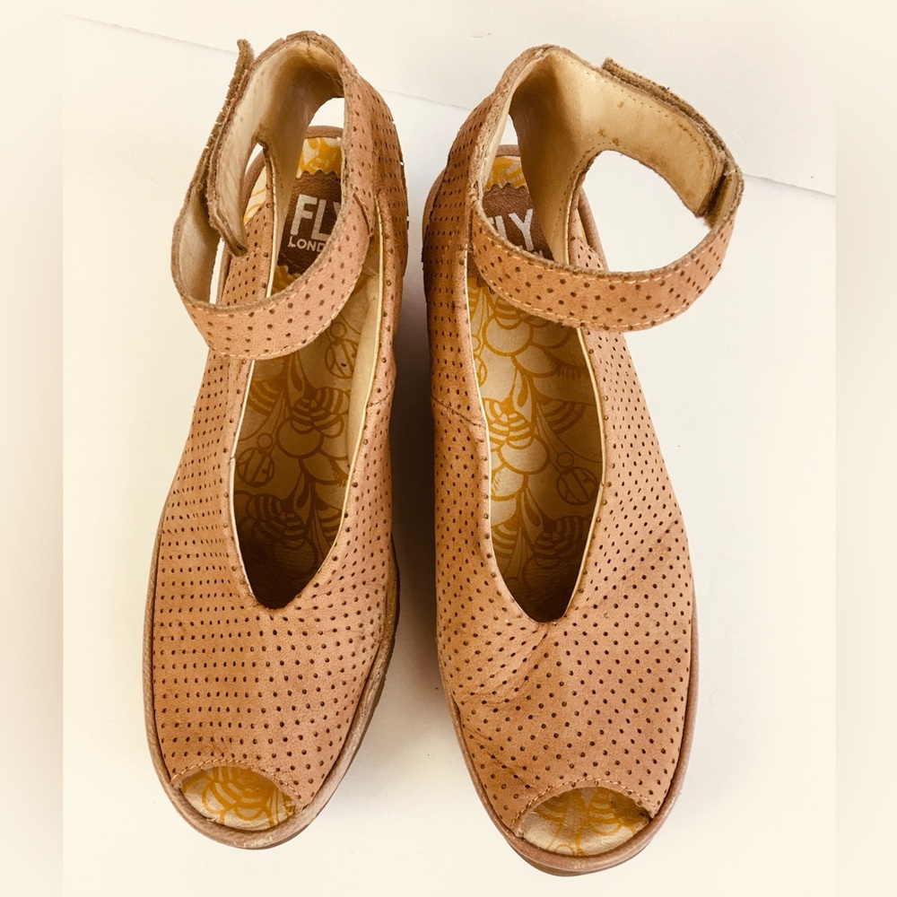 'FLY LONDON Yala' Perforated Leather Sandal Size 39 (US 8 - 8.5) - Picture 7 of 13